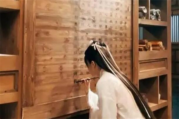 网络图片(侵删) 网络图片(侵删)