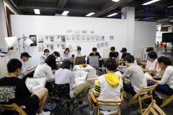 网络图片(侵删) 网络图片(侵删)