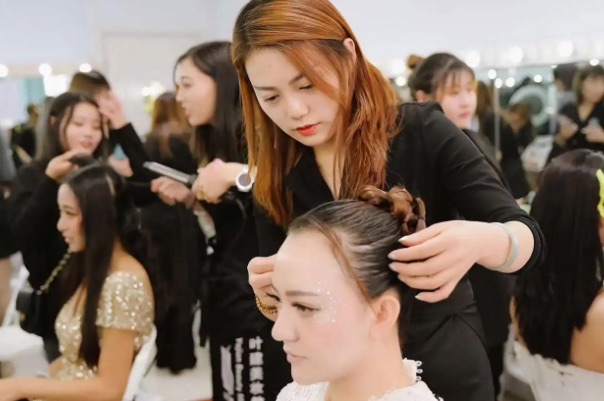 网络图片(侵删) 网络图片(侵删)