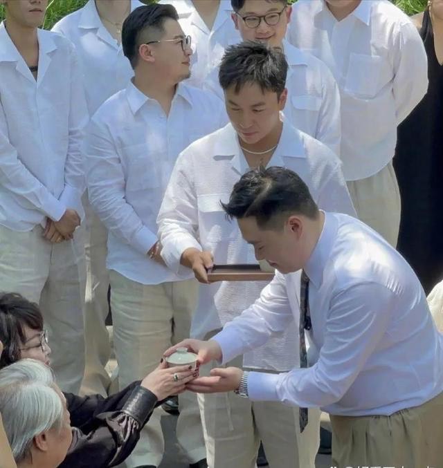 网络图片(侵删) 网络图片(侵删)