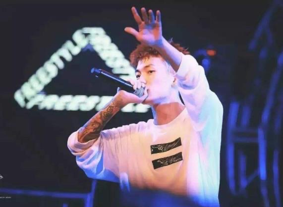 网络图片(侵删) 网络图片(侵删)