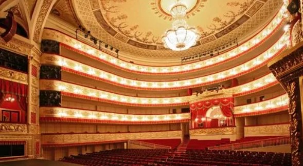 网络图片(侵删) 网络图片(侵删)