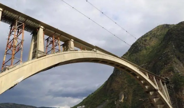 网络图片(侵删) 网络图片(侵删)