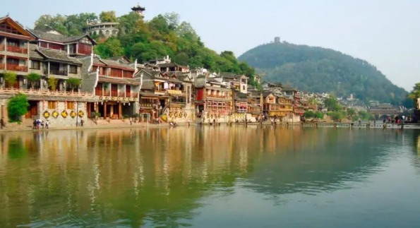 网络图片(侵删) 网络图片(侵删)