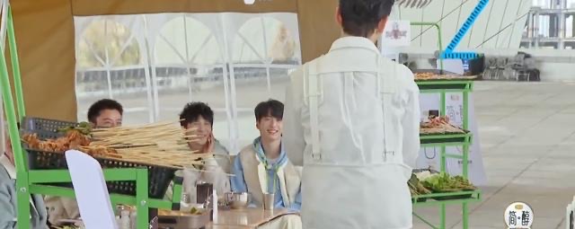 网络图片(侵删) 网络图片(侵删)