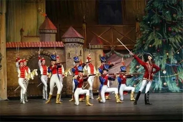 网络图片(侵删) 网络图片(侵删)